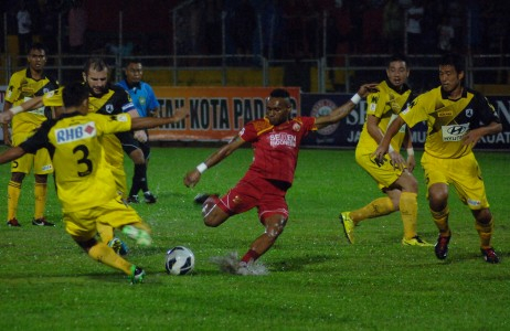 Semen Padang Siap Tempur di India