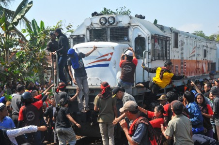 Menunduk pada Musuh