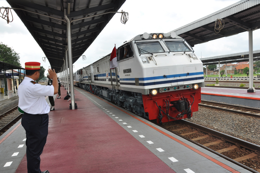Baru, Rute Kereta Api Cirebon-Bandung