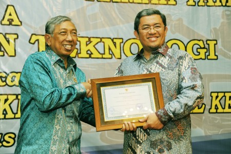 Menristek: Anggota DPR Banyak yang Tertarik HP Antisadap