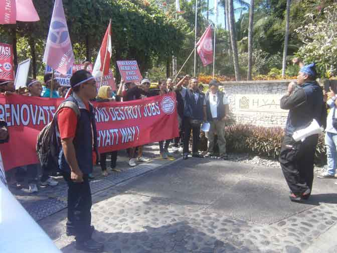 Tolak PHK, Karyawan Hotel Bali Hyatt Gelar Demo