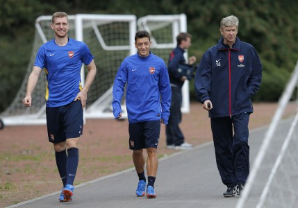 Arsenal Siap Perpanjang Kontrak Mertesacker