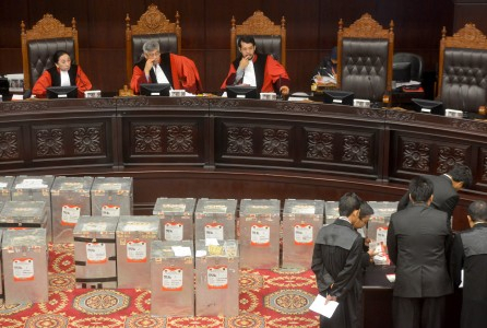 Suara Dukungan dan Penolakan Perppu Hakim MK