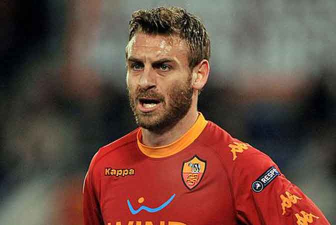 Cidera, Daniele de Rossi Absen dari Kualifikasi Piala Dunia