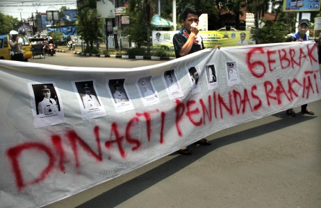 Peserta Long March Tuntut Korupsi Atut Diungkap Menuju KPK