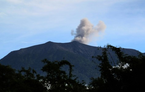 Gunung Marapi Masih Semburkan Abu Vulkanik