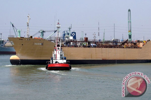 Kapal Dorolonda Senggol Kapal Tanker Pertamina
