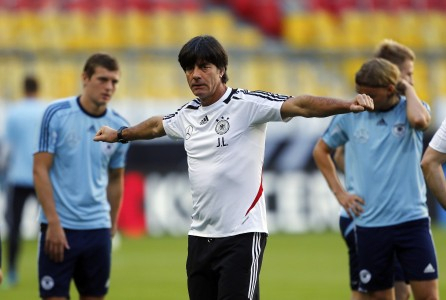 Jerman Segera Perpanjang Kontrak Low