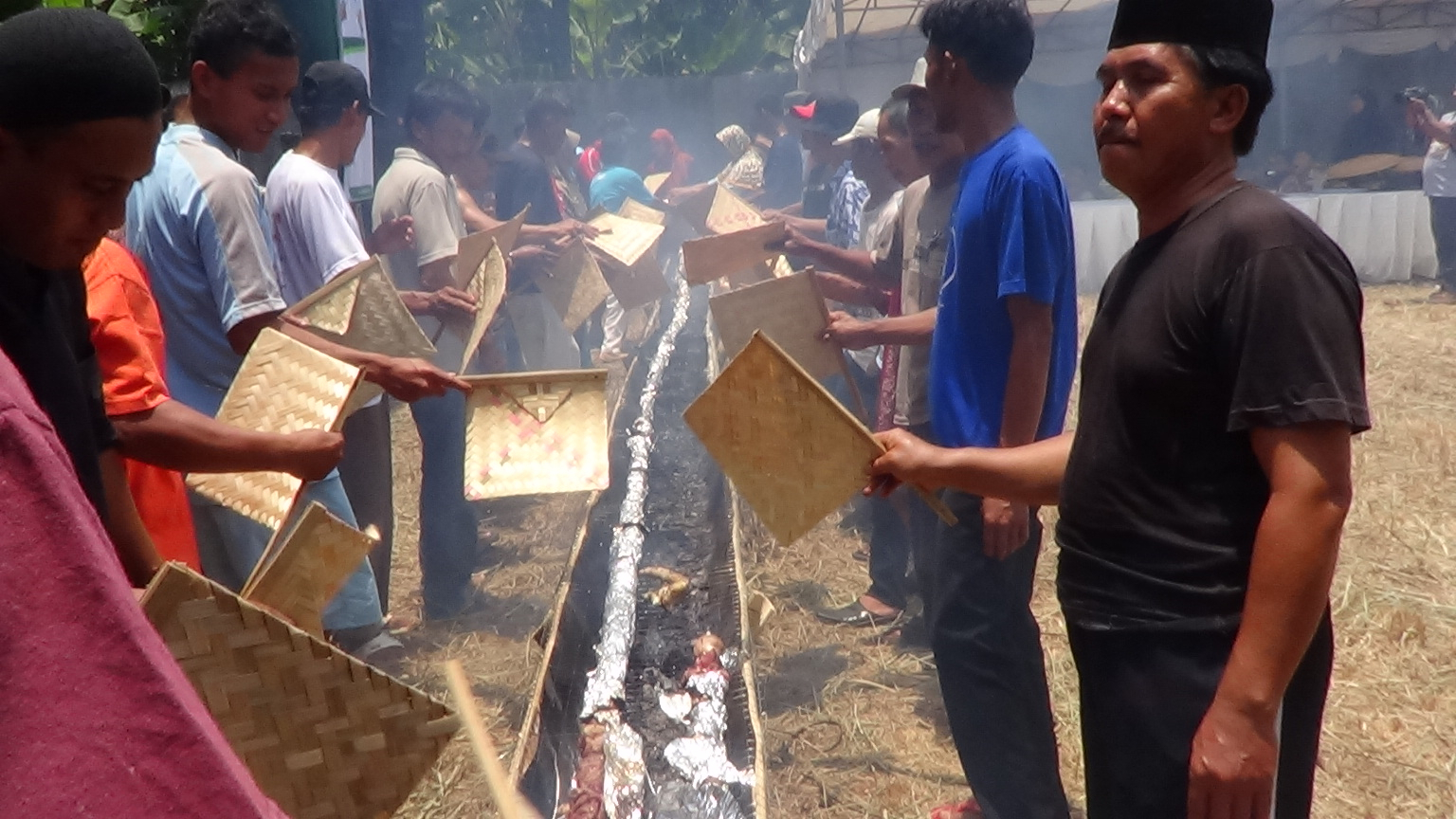 Sate Unik Sepanjang 12 Meter ala Warga Bogor