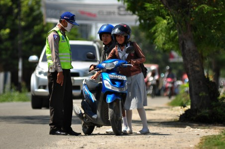 Sosialisasikan Tertib Lalu Lintas, Polisi Blusukan ke Sekolah-sekolah