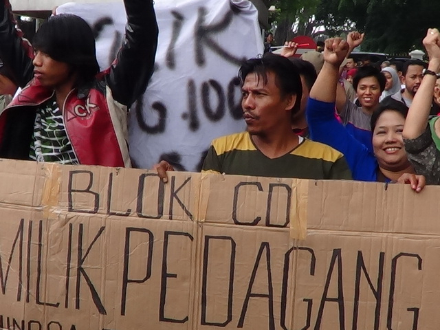 Harga Kios Melangit, Pedagang Pasar Unjuk Rasa