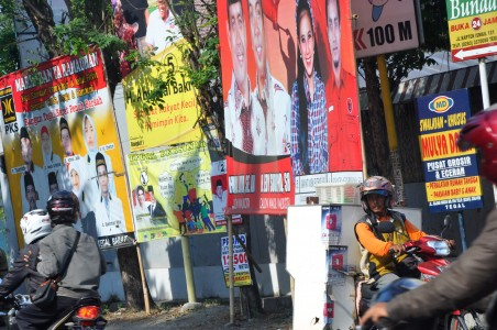 Panwaslu Kota Kupang Tertibkan Baliho Caleg