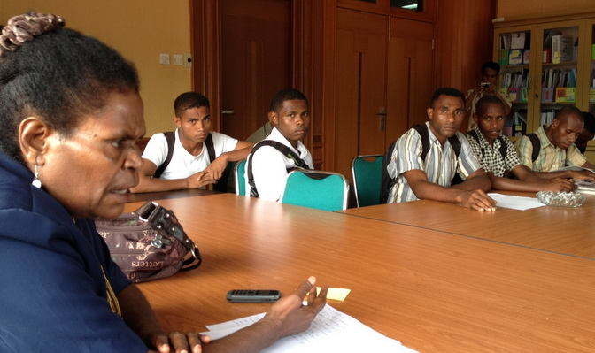 Tak Lolos Penerimaan TNI, Ratusan Putra Asli Papua Mengadu ke Dewan