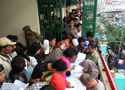 Belasan Preman Intimidasi Pedagang di Tanah Abang