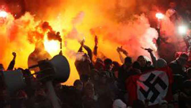 Pendukung Spartak Moscow Kibarkan Bendera Nazi