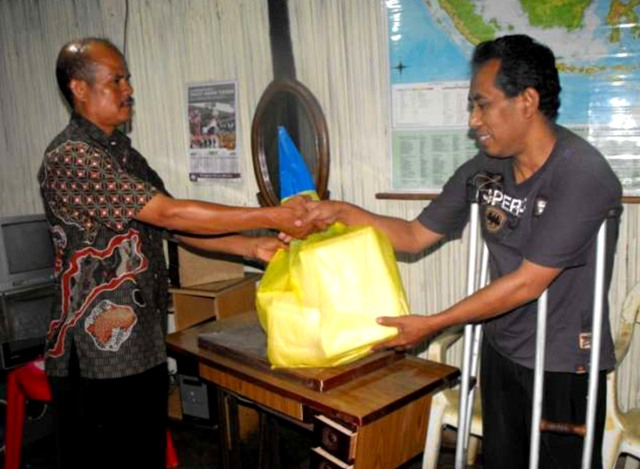 Penyandang Disabilitas di Kupang Dilatih Jadi Tukang Kayu