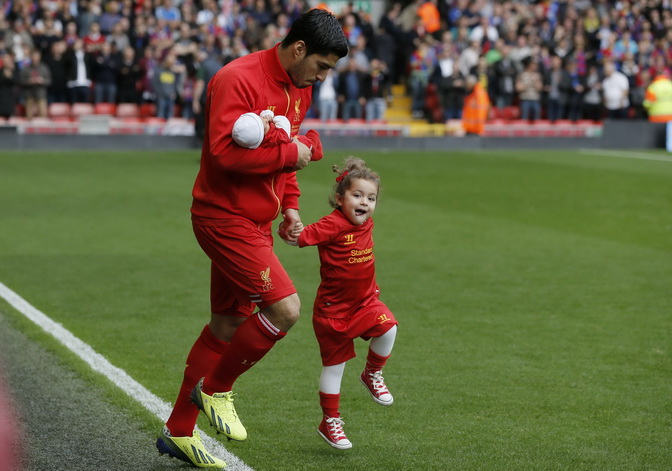Suarez Lupakan Madrid, Pilih Bertahan di Anfield
