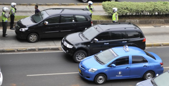 Pejabat Negara Boleh Lewat Jalur Busway, Malu Dong Sama Rakyat