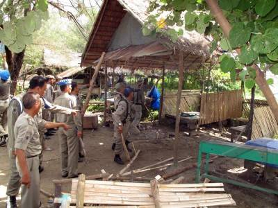 Bongkar Warung Remang-Remang, Kawasan Hijau Difungsikan