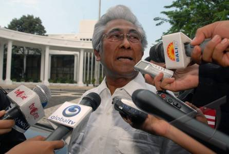 Wawan Dilarang Melayat, Adnan Buyung Protes KPK