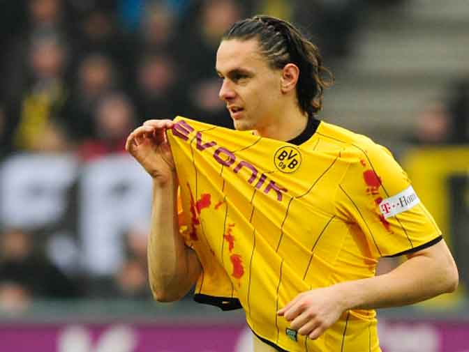 Neven Subotic Absen Sampai Akhir Musim