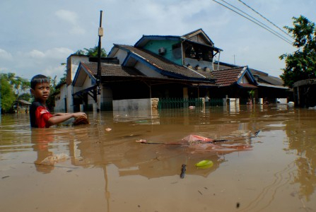 Ahok: Banjir Karena Masih Ada Rumah di Sepanjang Sungai