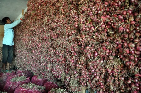 Harga Bawang di Cilacap Mulai Naik, Cabe Turun