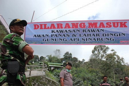 Pengungsi Gunung Sinabung Mulai Stress