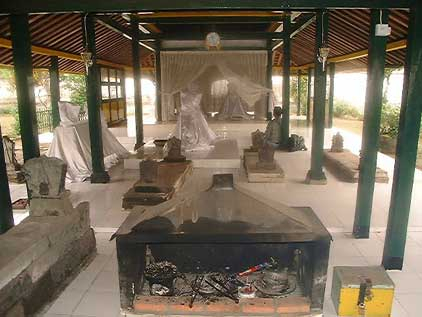 Ormas Islam dan Rusaknya Makam Keturunan Hamengkubuwono VI