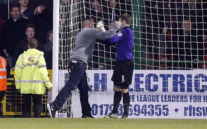 FA Selidiki Pemukulan Kiper Leyton Orient