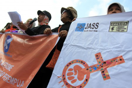 Ratusan Perda Masih Mendiskriminasi Perempuan