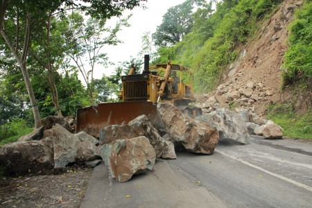 Awas, Banjir dan Longsor Ancam Jalur Kereta Api