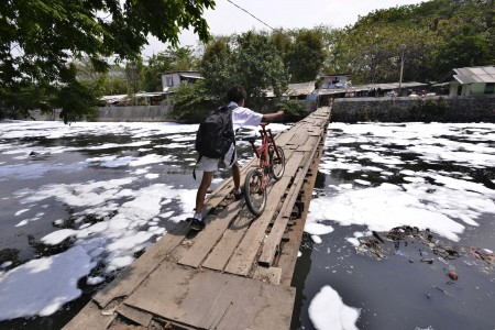 Ratusan Keluarga di Bandung Terpapar Limbah Tekstil
