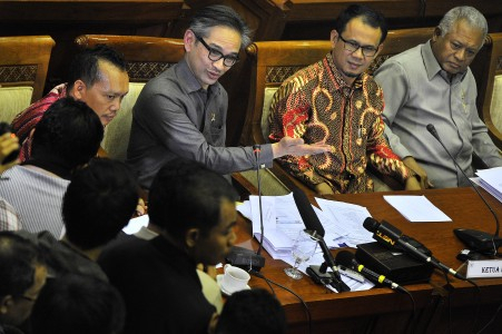 Kemenkominfo Kaji Laporan Operator Selular