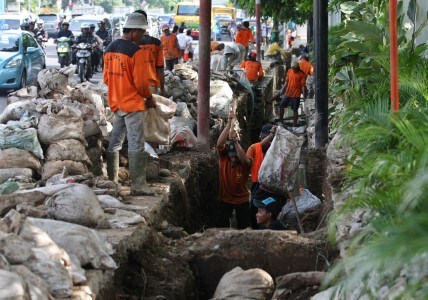 Hampir Separuh Dinas di DKI Belum Patuhi Standar Pelayanan