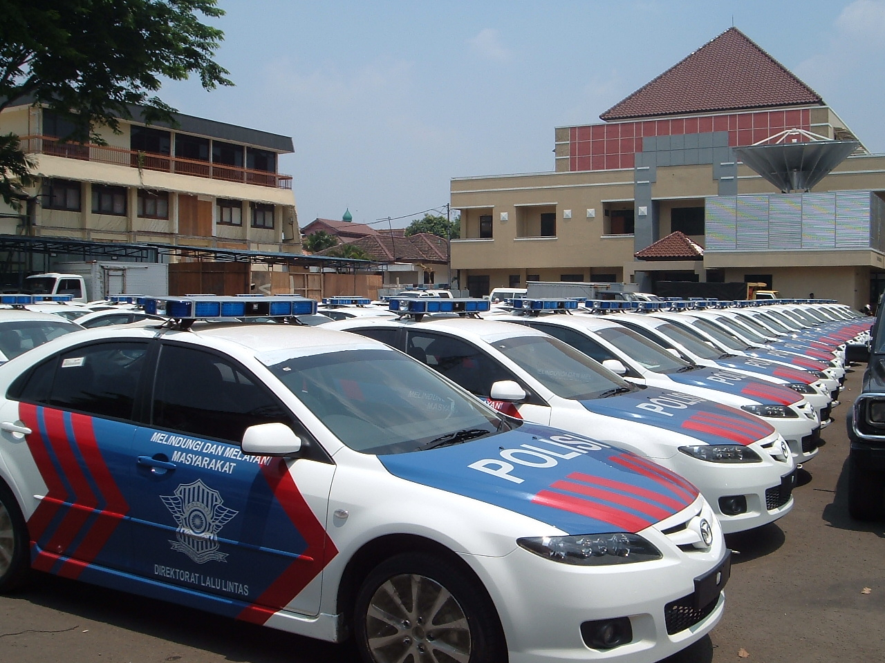 Kompolnas: Mobil Dinas Diganti Innova Anggaran Kepolisian Hemat 50%