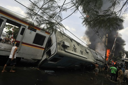 PT KAI: Lamanya Evakuasi Gerbong KRL di Bintaro Belum Pasti