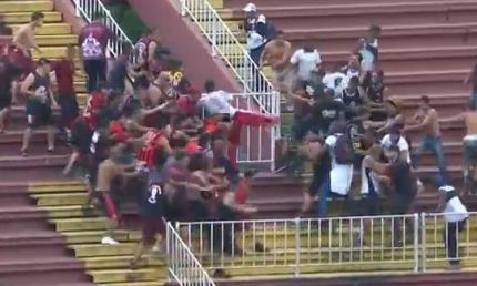 Rusuh di Liga Brasil, Seorang Fans Dipukul Hingga Pingsan