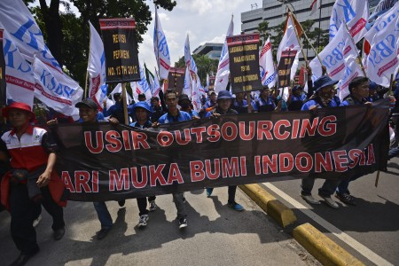 Buruh Jatim Awasi Upaya Penangguhan UMK