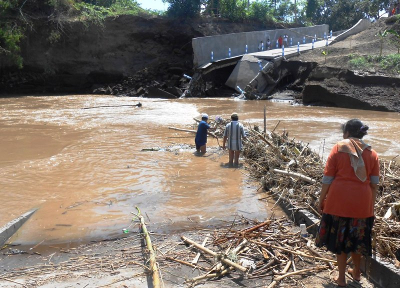Warga Sudah Prediksi Jembatan Limpas akan Ambrol
