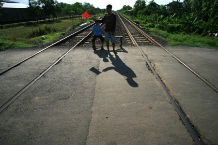 Benahi Pintu Perlintasan Kereta Api