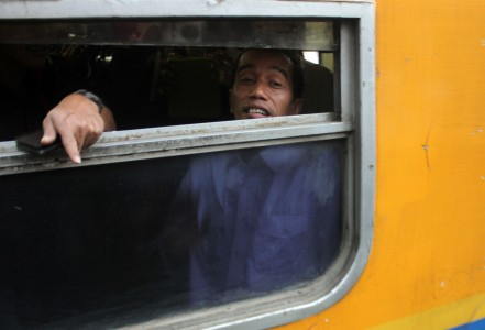 Jokowi: Pembangunan Jalan Bawah Tanah di Lintasan Kereta Dimulai April