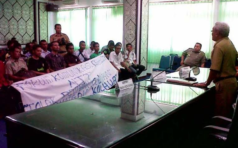 Rp 1 Miliar untuk Mensarjanakan Ratusan Guru di Kupang
