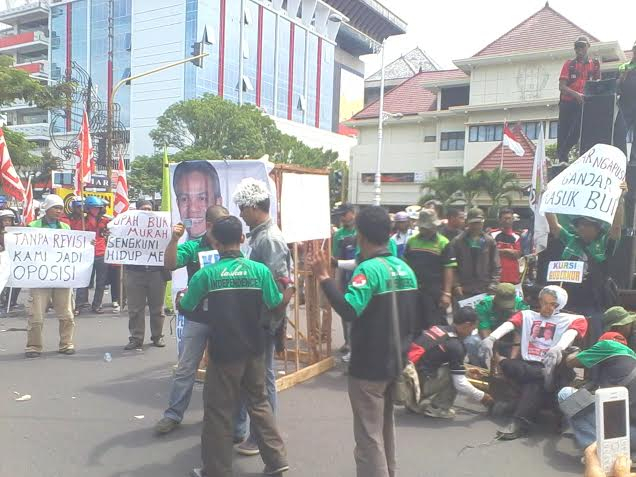 Tuntut Revisi UMP, Buruh Jateng Malah Minta Gubernur Turun