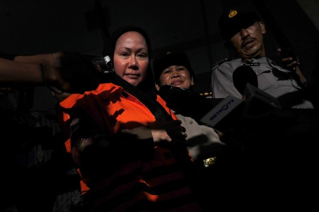 Atut Belum Teken APBD 2014 Banten