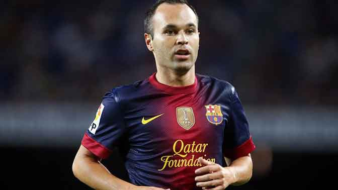 Iniesta Bertahan di Nou Camp Hingga 2018
