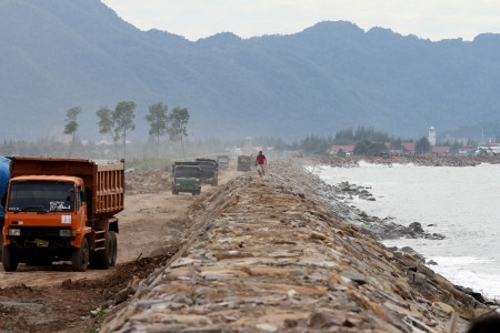 Jalur Lintas Timur Sumatera Rusak, Murid Bolos Sekolah