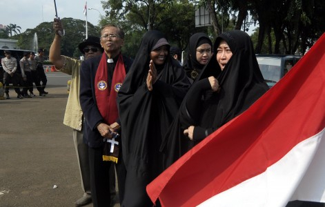 Jemaat GKI Yasmin dan HKBP Filadelfia Rayakan Natal di Depan Istana Merdeka