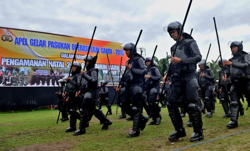 Ratusan Aparat Amankan Misa Natal di Katedral