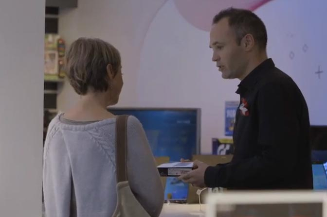Iniesta Alih Profesi Jadi Penjual HP